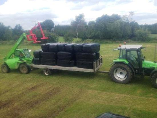 Loading square bales