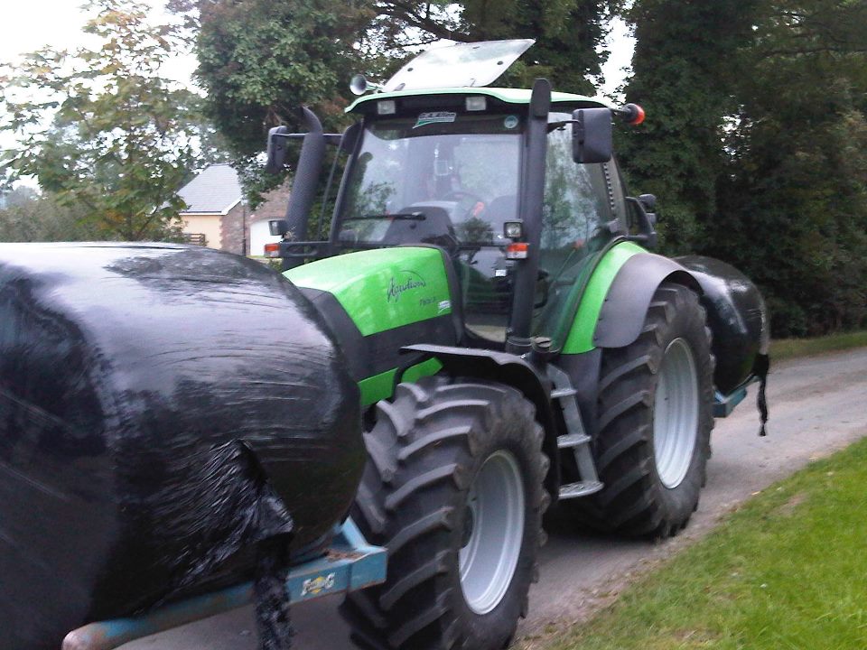 Round bale handling